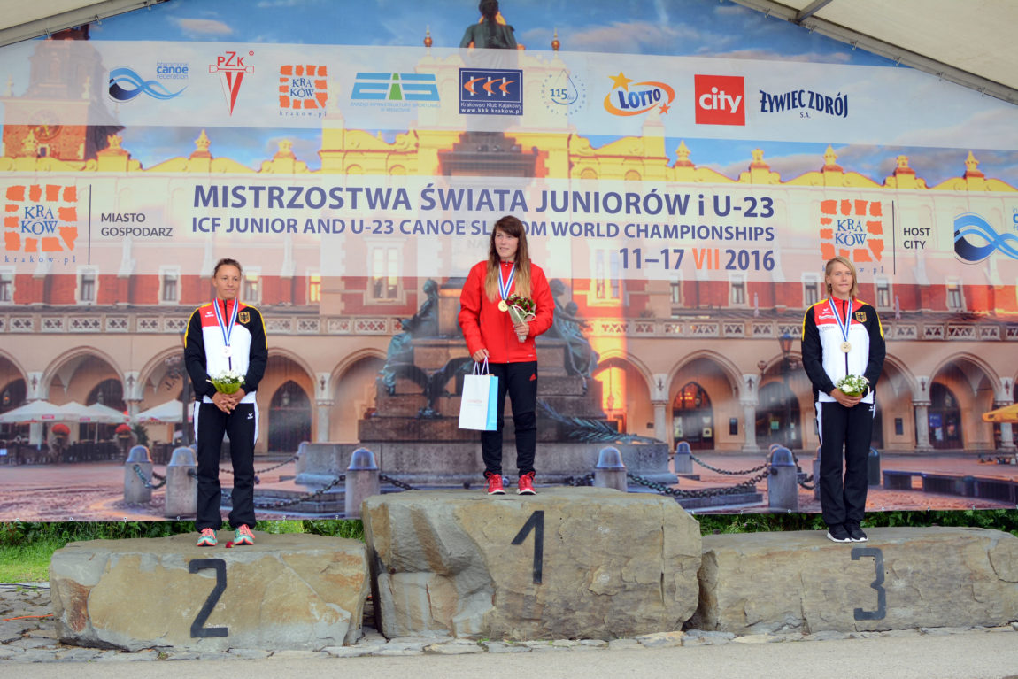 Fiserova-podium-2-1.jpg