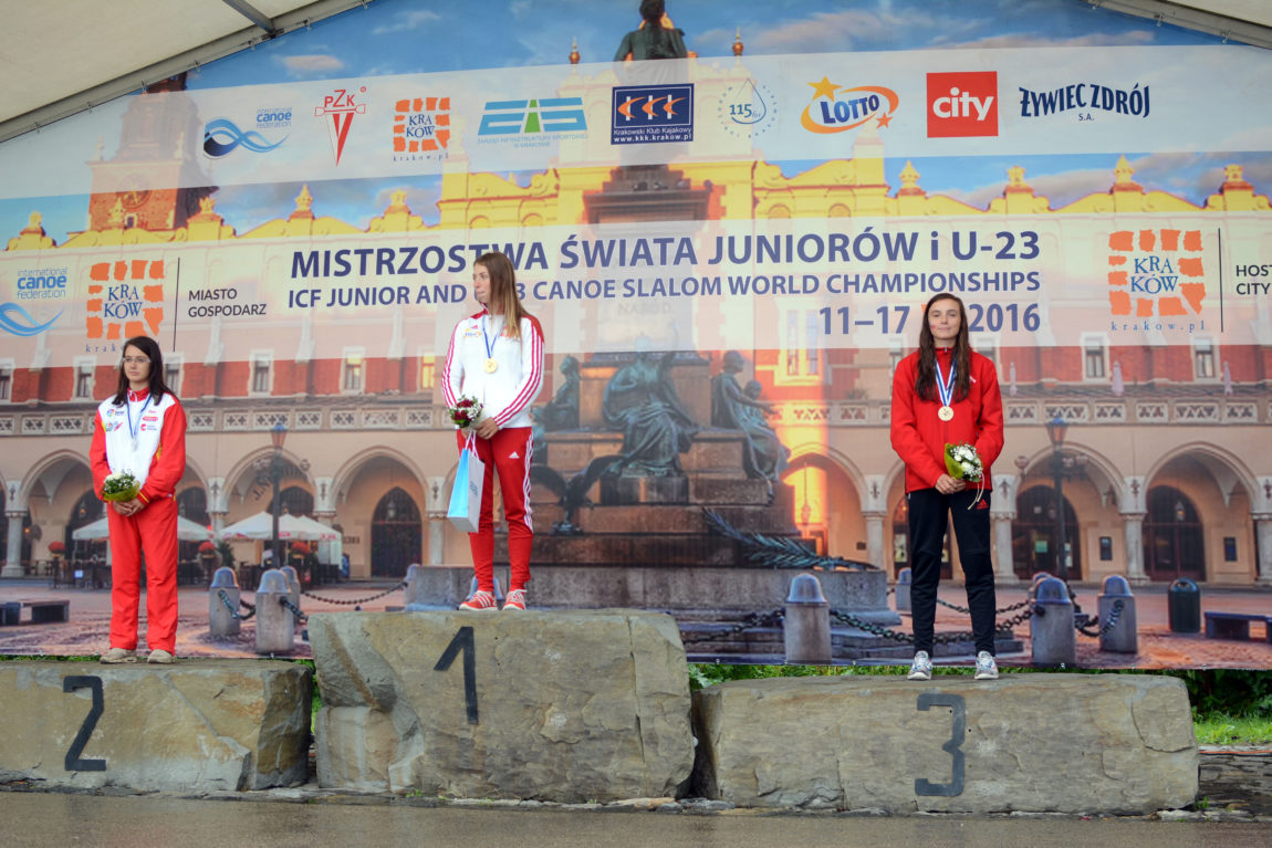 Galuskova-podium-1.jpg